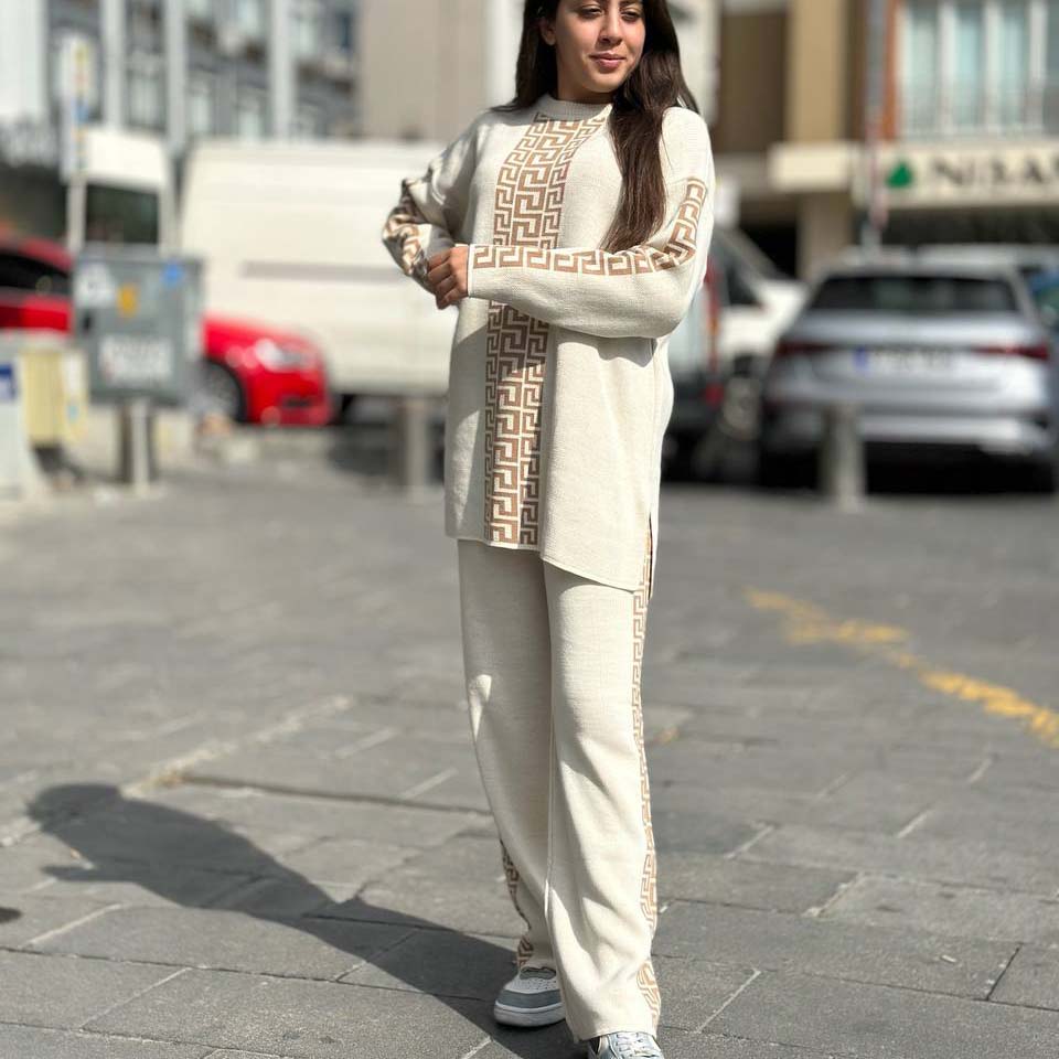 Centre-Puzzle Printed Premium Quality Winter 2-Pcs Tracksuit For Her. WWTS-22