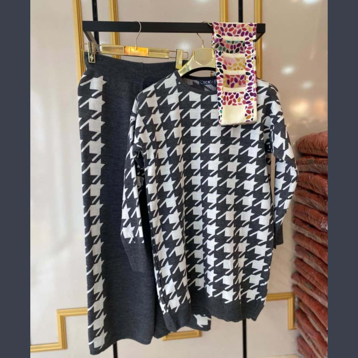 Arrow Printed Long Premium Quality Winter 2-Pcs Tracksuit For Her. WWTS-21