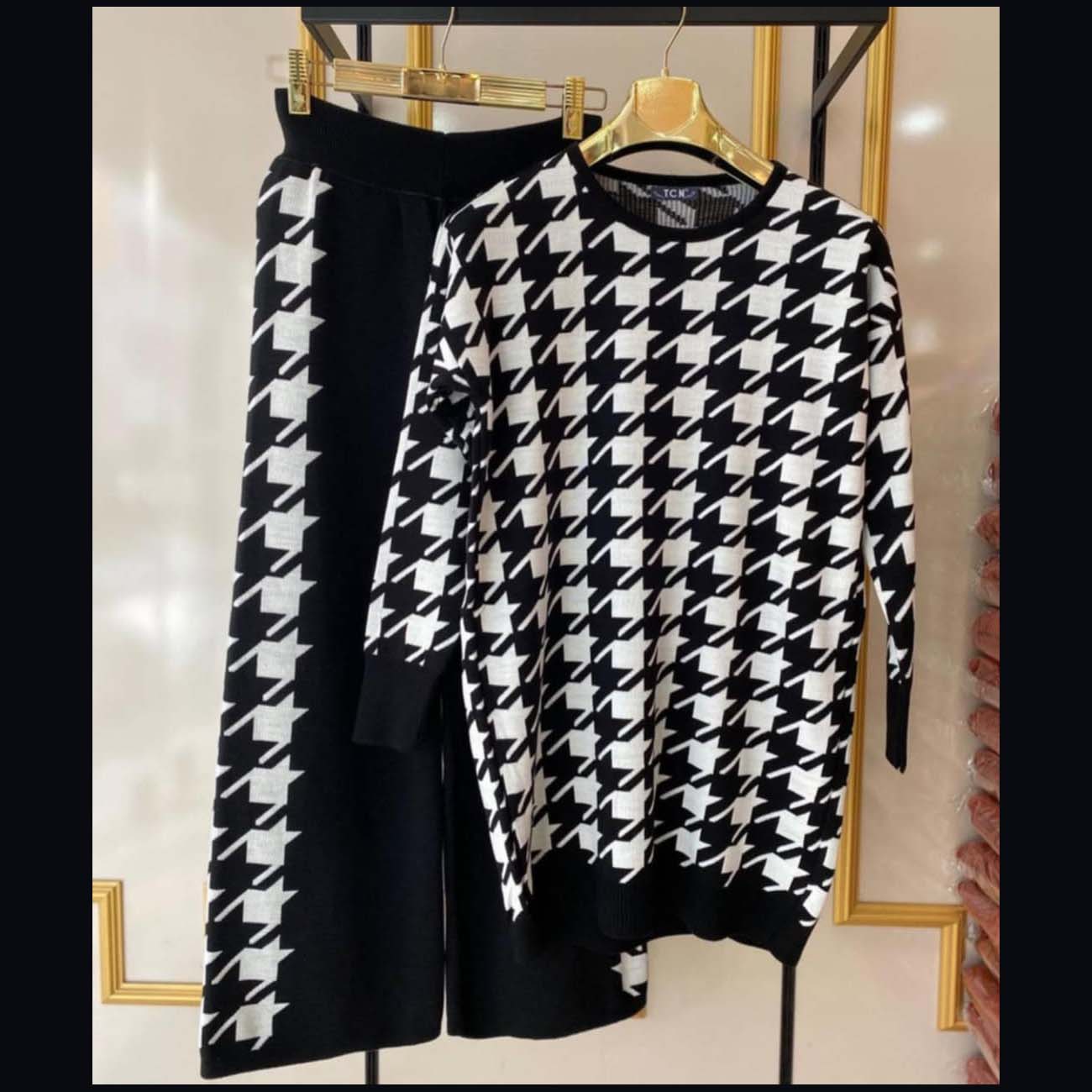 Arrow Printed Long Premium Quality Winter 2-Pcs Tracksuit For Her. WWTS-21